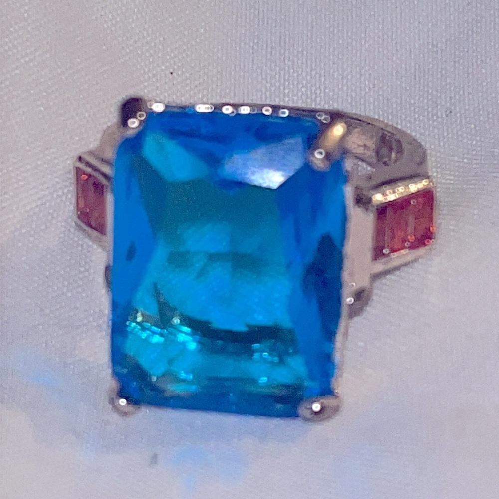 Elegant Blue and pink/gold fashioned Ring